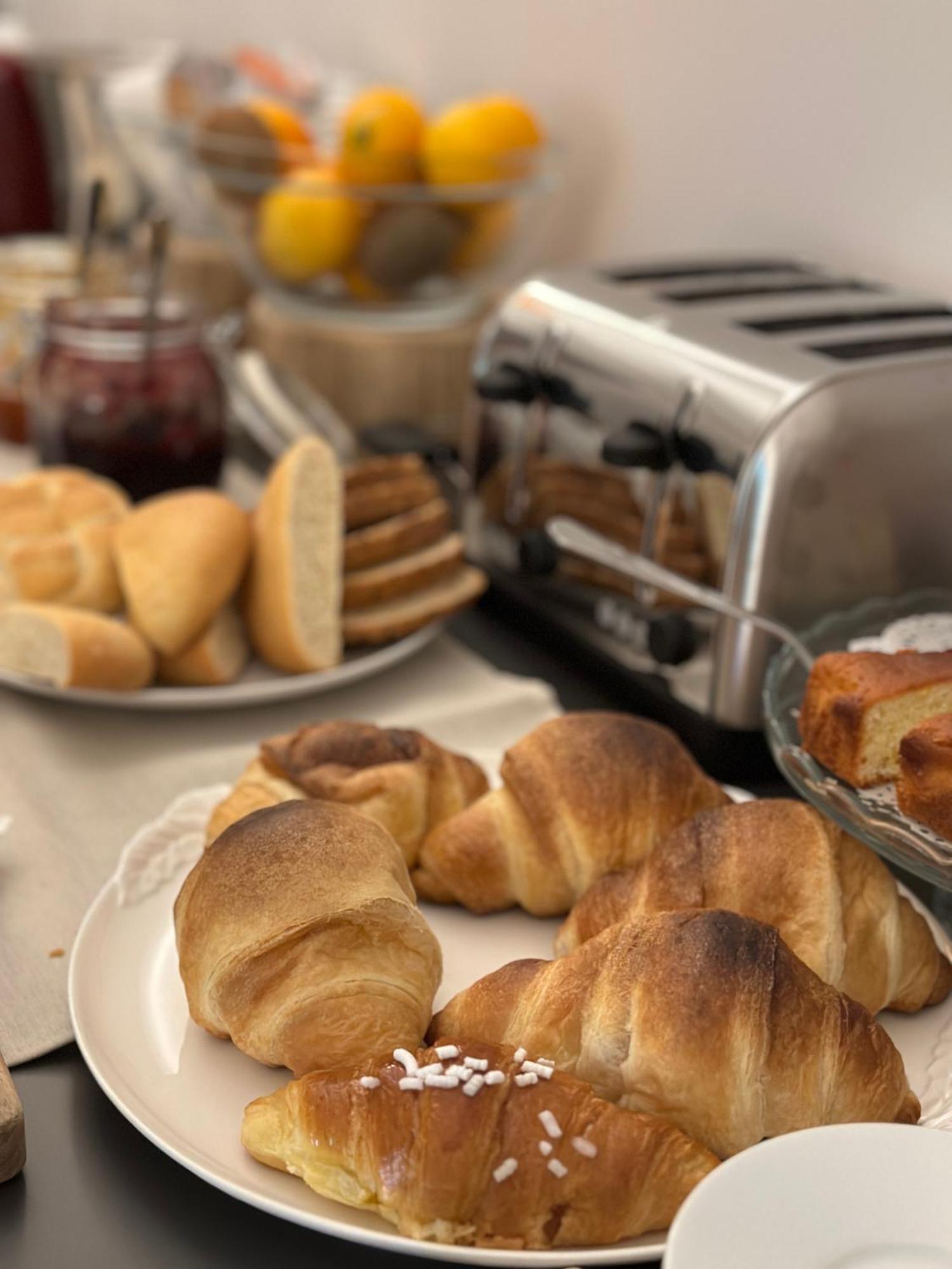 Room & Breakfast D'Annunzio 拉文纳 外观 照片