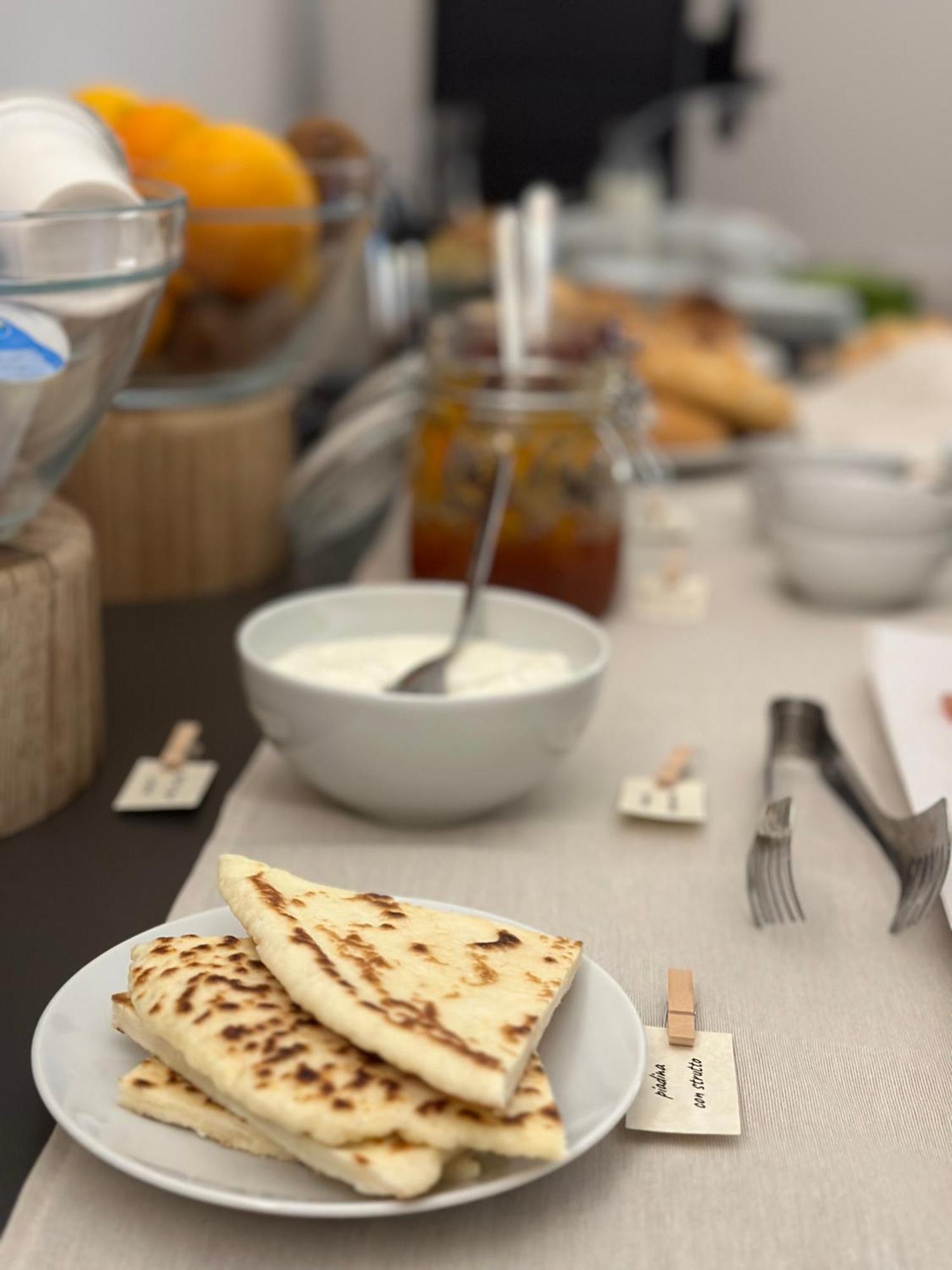 Room & Breakfast D'Annunzio 拉文纳 外观 照片